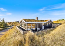 Dejligt sommerhus på Havvej med udsigt til fjorden