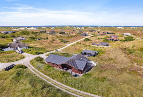 Strandnært sommerhus med sauna og 2 spabade