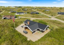 Ferienhaus mit Sauna, Whirlpool und Kamin mitten in den Dünen