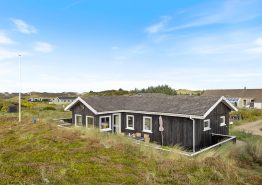 Charmerende og stilfuldt sommerhus midt i det smukke klitlandskab. Kat. nr.:  C3546, Sommervej 68;