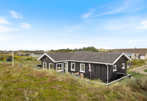 Charmerende og stilfuldt sommerhus midt i det smukke klitlandskab