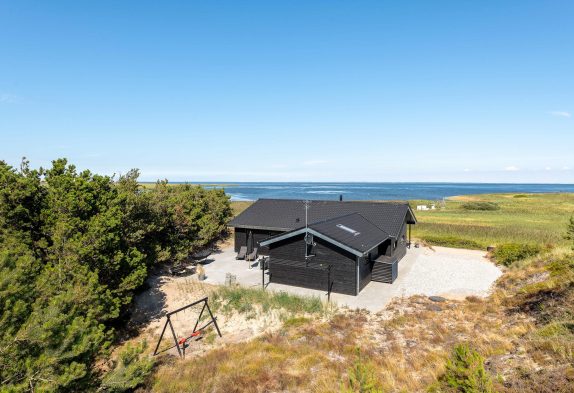 Lækkert feriehus med sauna, spa og fantastisk udsigt til fjorden