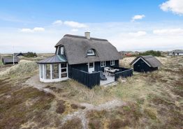 Charmerende sommerhus med panoramaudsigt kun 200 m fra havet. Kat. nr.:  CC1073, Sommervej 5 b;