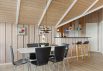Klassisk træ-sommerhus med sauna og brændeovn (billede 8)