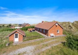 Roligt beliggende sommerhus mellem hav og fjord. Kat. nr.:  D3331, Vinterlejevej 7;