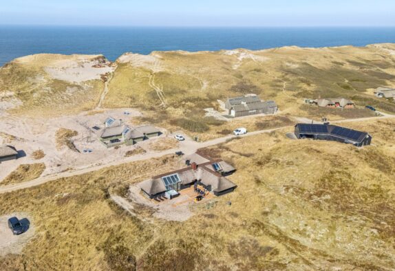 Hyggeligt poolhus nær stranden i Haurvig