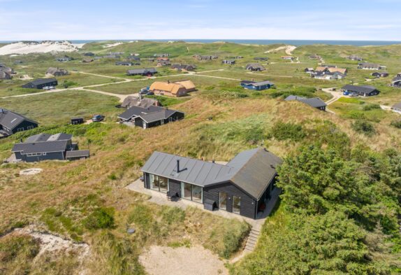 Schickes Ferienhaus mit Sauna dicht am Strand