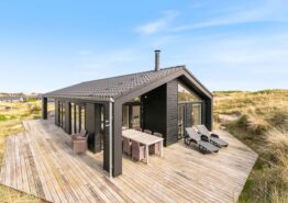 Schönes und strandnahes Ferienhaus mit überdachter Terrasse