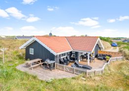 Dejligt sommerhus i roligt område beliggende på klitgrund