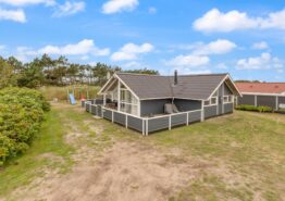 Schönes Ferienhaus mit Sauna und Whirlpool nahe am Fjord