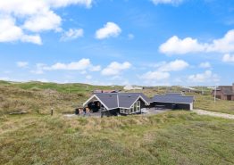 4-personers sommerhus med skøn terrasse ved Vesterhavet