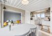 Sommerhus med liv og lys tæt på stranden (billede 12)