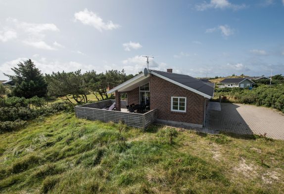 Neues Ferienhaus mit schöner Terrasse nah am Fjord