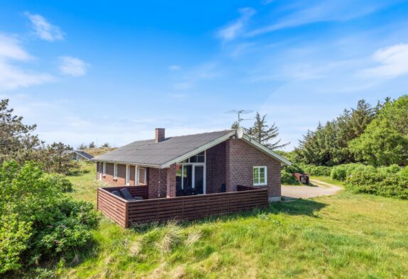 Skønt sommerhus med god terrasse nær Ringkøbing Fjord