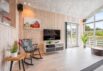 Indbydende træsommerhus med spabad – tæt ved hav og hede (billede 6)