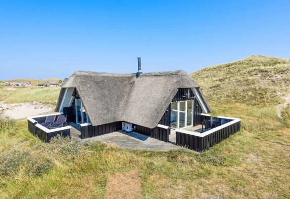 Gemütliches Reetdachhaus für 6 Personen – nur 125 m zum Strand