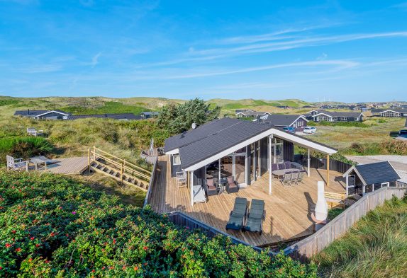 Sommerhus i Årgab på skøn naturgrund og tæt på stranden