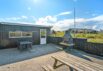 Træhus med lukket terrasse og udsigt til klitter (billede 24)