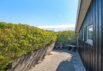 Træhus med lukket terrasse og udsigt til klitter (billede 30)