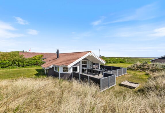 Dejligt sommerhus tæt på Vesterhavet med brændeovn