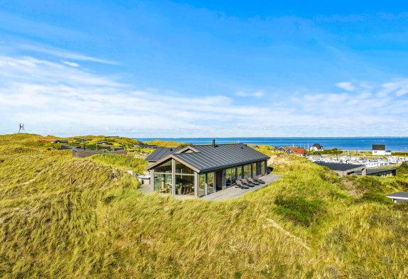 Luksussommerhus i Årgab med unik beliggenhed, udespa og sauna