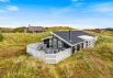 Velholdt sommerhus med skøn terrasse nær stranden (billede 1)