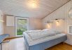 Velholdt sommerhus med skøn terrasse nær stranden (billede 18)