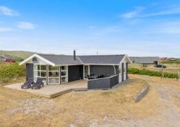 Sehr schönes Ferienhaus dicht am Strand von Årgab