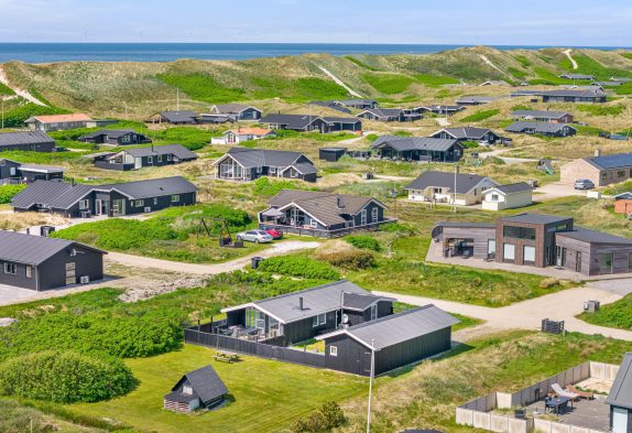 Holzferienhaus mit umzäunter Terrasse + Hund erlaubt, dicht am Meer