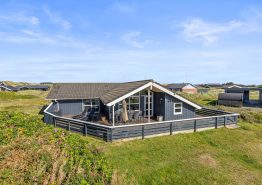 Dejligt sommerhus i Årgab kun 150 meter til Vesterhavet