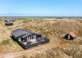 Helles Ferienhaus am Strand, ideal mit Hund – in Årgab. Kat. nr.:  E4360, Tingodden 240;