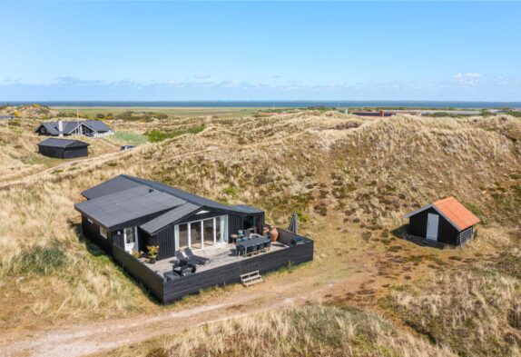 Helles Ferienhaus am Strand, ideal mit Hund – in Årgab