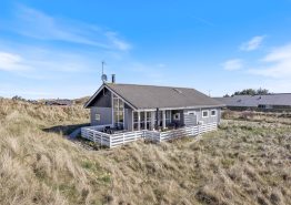 Smukt sommerhus i naturskønne Årgab tæt på Vesterhavet. Kat. nr.:  E4389, Mettes Bjerg 22;
