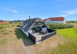 Klassisches strohgedecktes Ferienhaus für 6 Personen in Årgab. Kat. nr.:  E4433, Granvej 43;