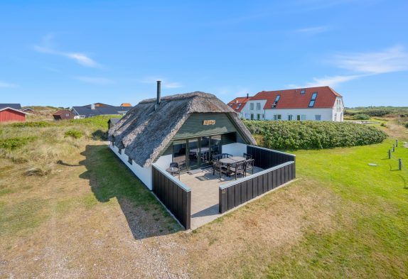 Klassisches strohgedecktes Ferienhaus für 6 Personen in Årgab