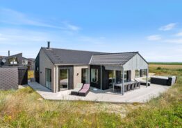 Modernes Luxusferienhaus mit Wellnessbereich und Aktivitätsraum