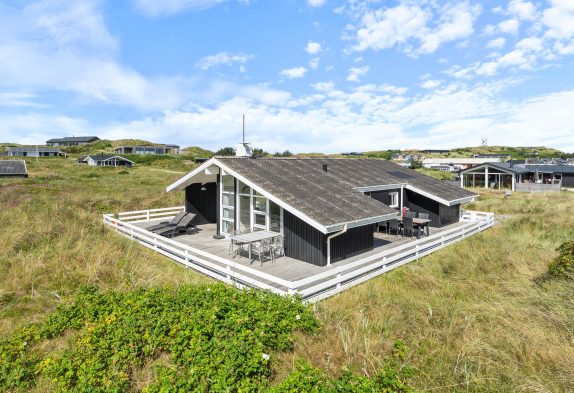 Ferienhaus mit Sauna und Terrasse dicht am Strand