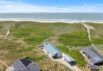 Rummeligt feriehus med skøn beliggenhed ved stranden (billede 1)