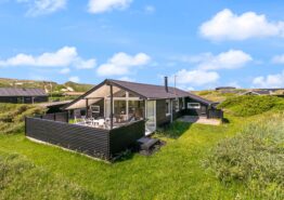 Hyggeligt sommerhus med brændeovn kun 200 meter fra stranden. Kat. nr.:  E4575, Gyvelvej 9;