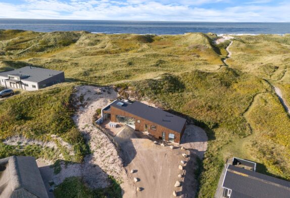 5-stjernet sommerhus i 1. række med spa og udsigt