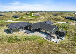 Traumhaftes Ferienhaus mit Pool in Strandnähe. Kat. nr.:  E4649, Granvej 36;
