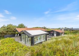 Schönes Ferienhaus mit Sauna und Wintergarten und nur 150 m von der Küste