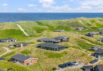 Højt beliggende sommerhus på klit med fjordudsigt (billede 1)