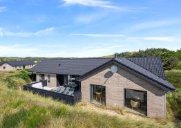 Lækkert feriehus med sauna, udespa og billard kun 250 m fra havet