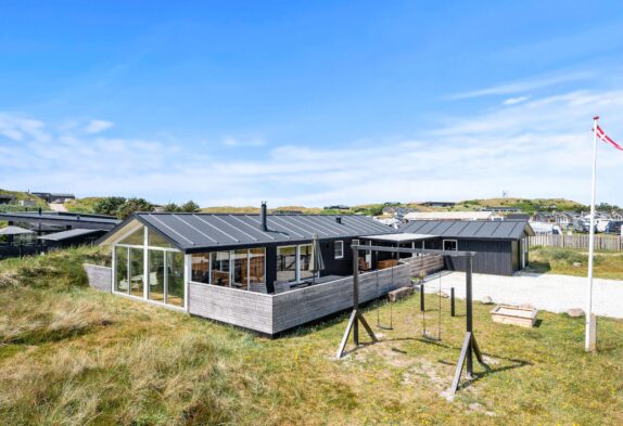 Strandnært feriehus med anneks og vildmarksbad