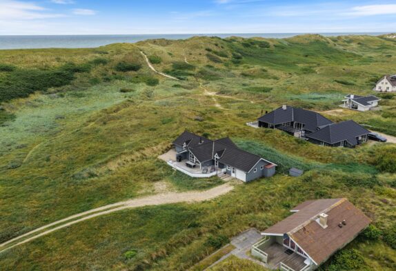 Strandnært sommerhus i Årgab med spabad og sauna