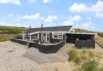 Skønt sommerhus med lukket terrasse tæt på Årgab strand (billede 1)