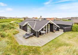 Einladendes Ferienhaus mit Sauna nur 250 m vom Strand entfernt