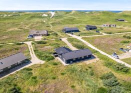Lukket terrasse og god beliggenhed tæt på stranden