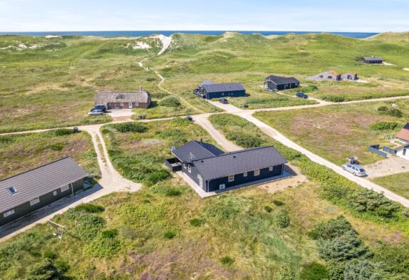 Lukket terrasse og god beliggenhed tæt på stranden